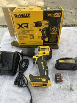 DEWALT 20V Compact Brushless 1/2” Hammer Drill Kit-DCD805B-Like New-Battery /Charger, Pivoting LED, 