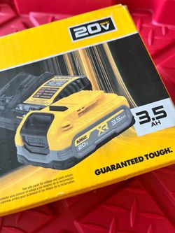 DEWALT 20V MAX XR 3.5Ah Battery and Charger Kit