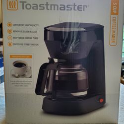 Lo sienten rgv family, se esta poniendo frio,pues aqui tengo esta cafetera nueva para que se pongan calintes con el cafe 😁 De 5 tasas Para  que invi.