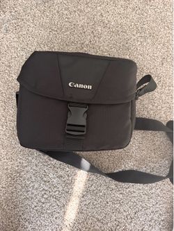 Canon T7 2 lenses bundle with bag and charger