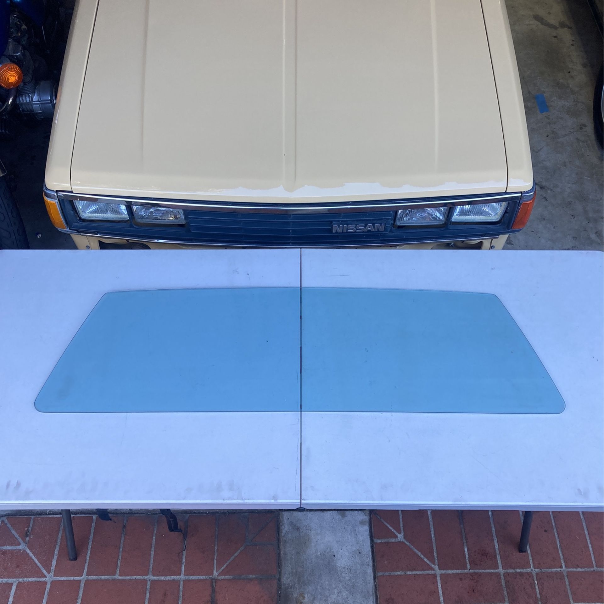 Nissan 720 King Cab Rear Glass Windshield OEM