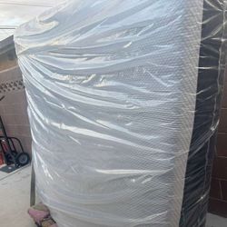 Cal-king 11”  Memory Foam Mattr