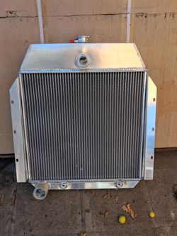 BRAND NEW ALUMINUM RADIATOR!! FORD / DODGE!! 125$