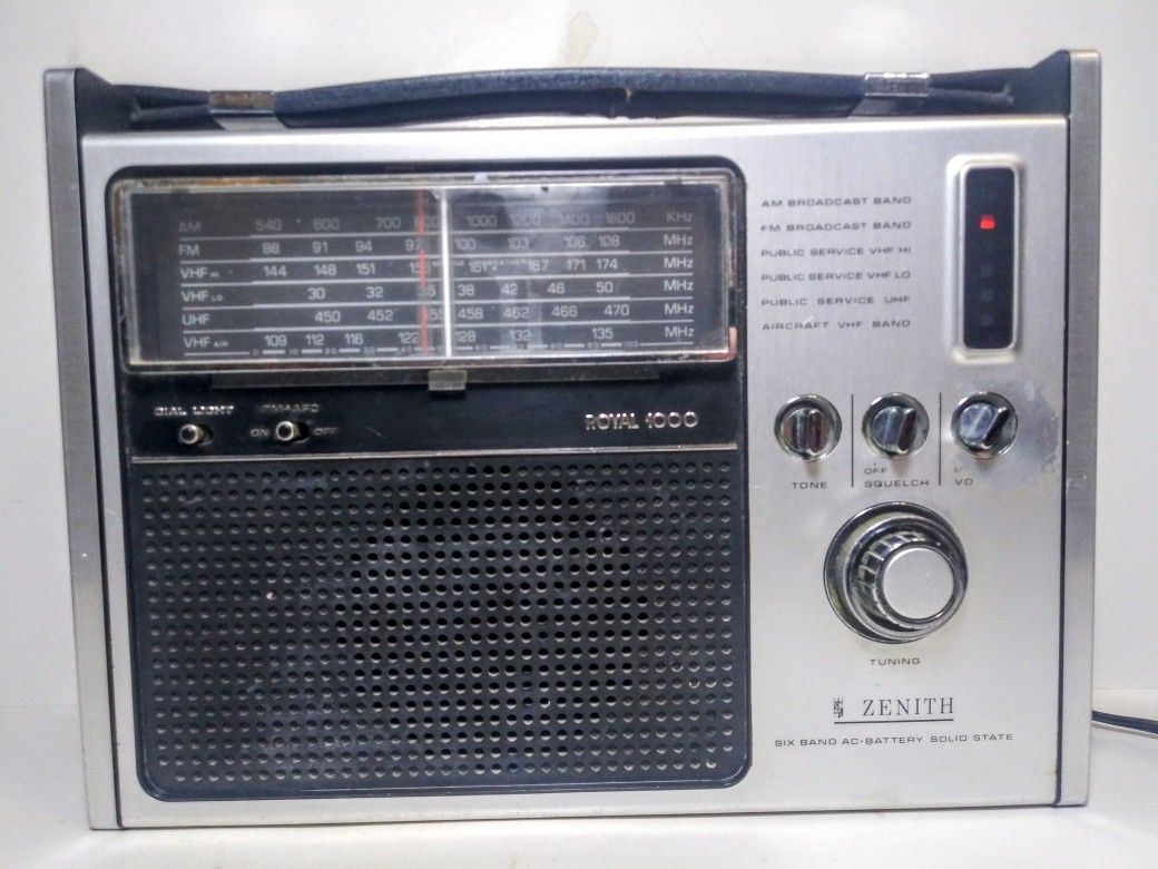 Vintage Zenith Royal 1000 RG1000Y Radio