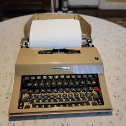 Underwood 330 Portable Typewriter 