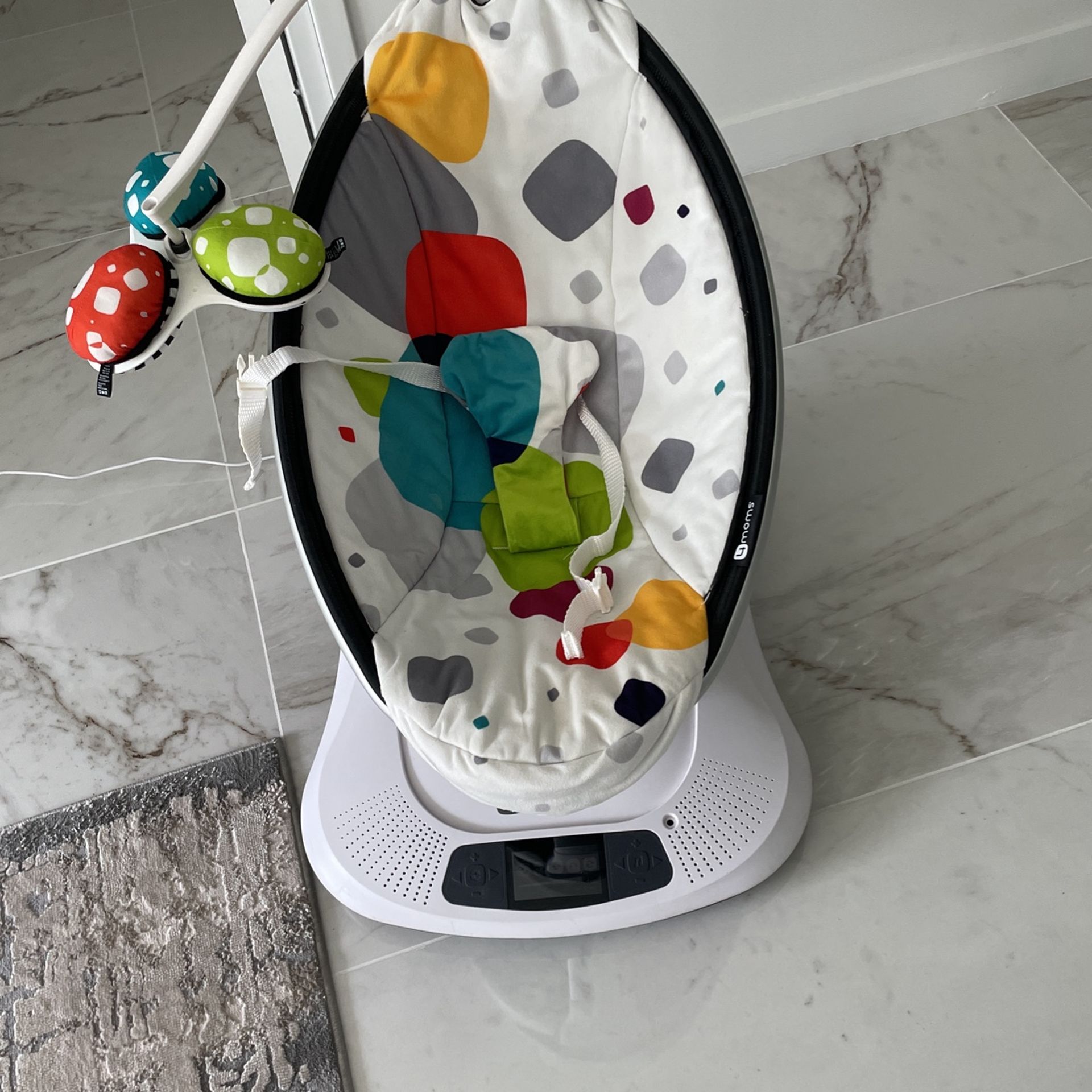 4Moms MamaRoo Multi-Motion Baby Swing, 5 Speed And 4 Build-in Sound