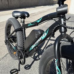 Aostirmotor e-bikes with chargers