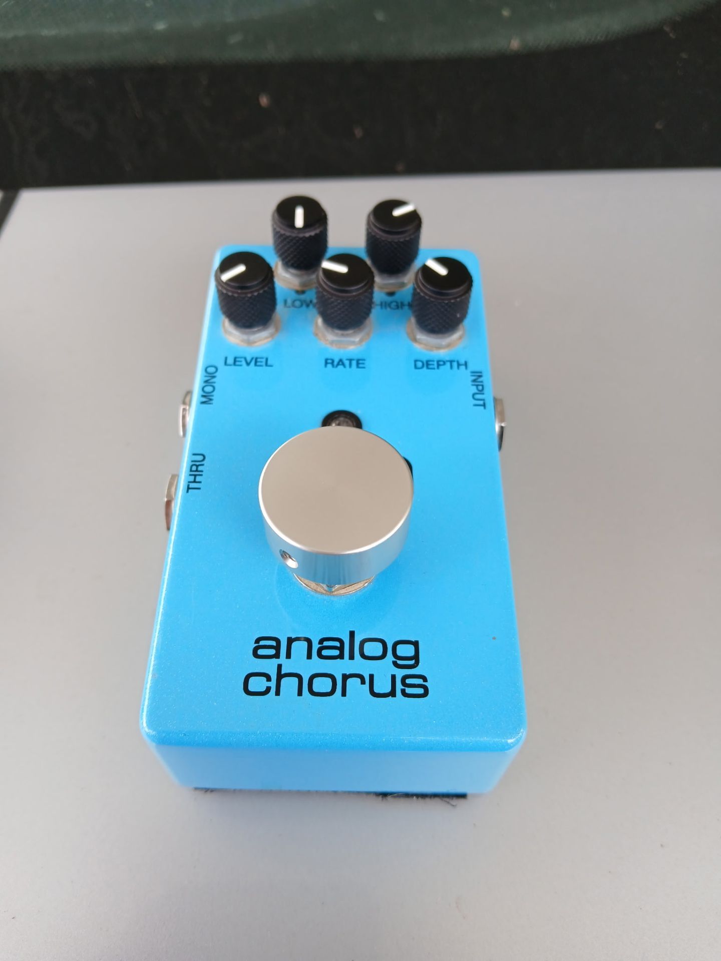FOR SALE ! MXR ANALOG CHORUS ! VERY WELL KEPT ! $60 FIRM ! MUST PICKUP ...