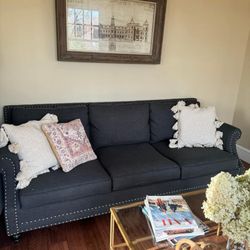 Grey couch - Like New 