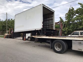 Storage box shed 16 foot dry $2500 no leaks or damage must sell