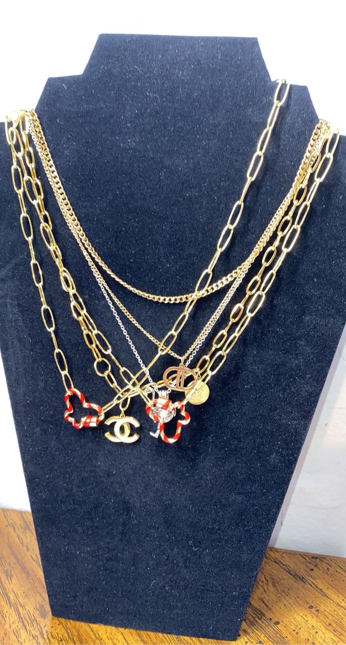 varieties of beauties of chains in rolled gold. The price is per each. Good Quality