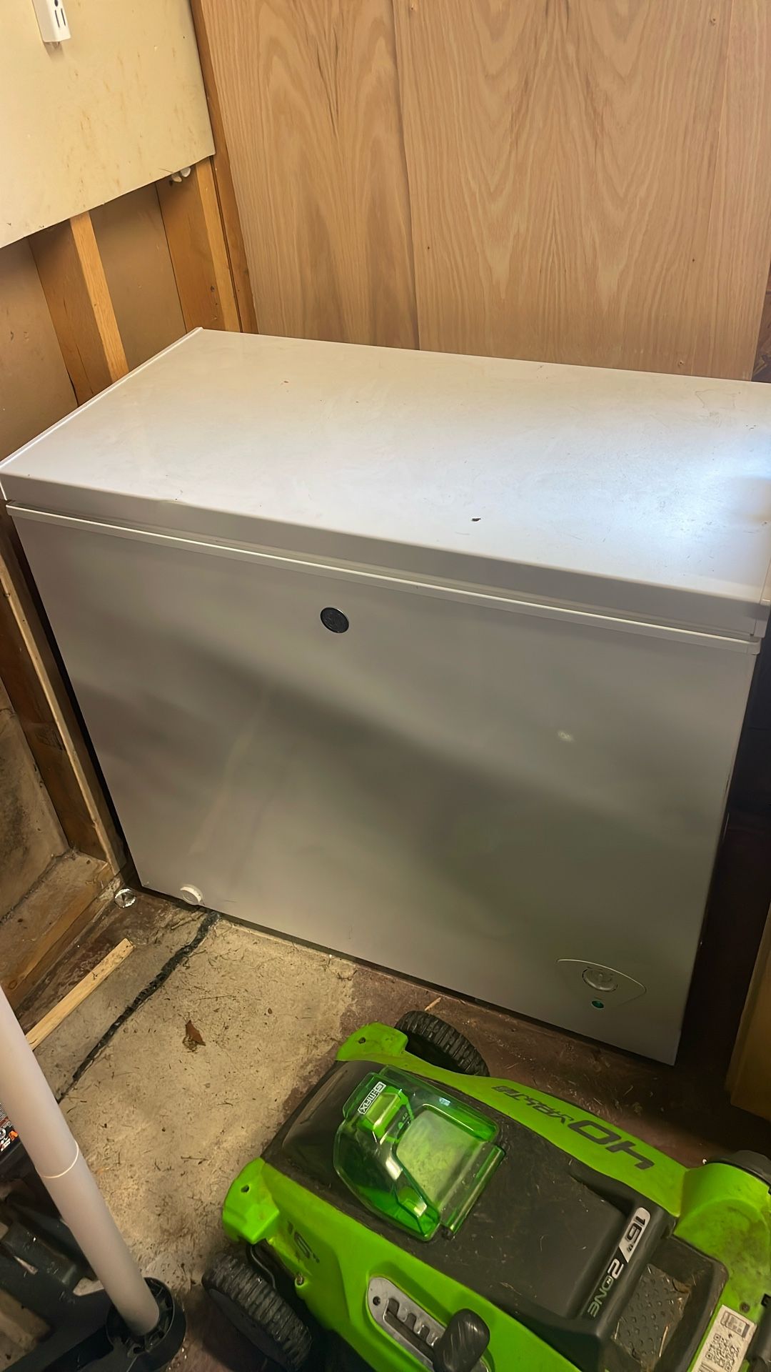  GE FCM11PHWW Chest freezer 