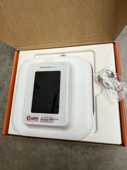 Honeywell THX321WFS3001W T10+ Pro Smart W/RedLINK 3.0 Thermostat and Indoor Air Sensor