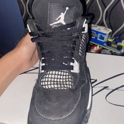 Jordan 4 thunders