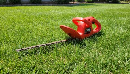 Black & Decker TR1700 Type 17" Corded Electric Hedge Trimmer 120 V! Works great!