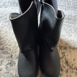 Black boots us 4m