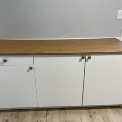 Base cabinet with doors and drawer