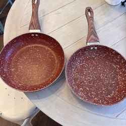 Set Of Frying Pans/Skillets $10 both. Located in Murray cash/Venmo. Fcfs or hold with Venmo 