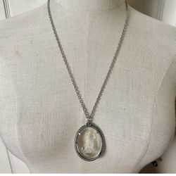 Avon Vintage Diana Cameo Pendant Necklace 
