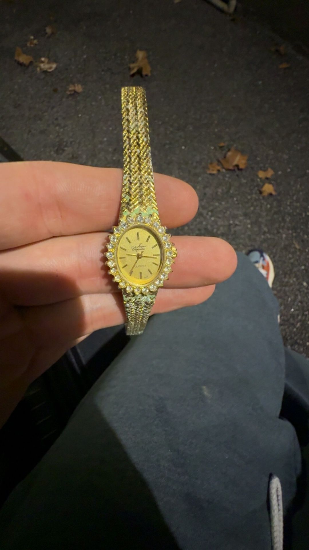14k yellow gold Geneve quartz wristwatch featuring a diamond-encrusted bezel and a mesh bracelet