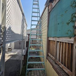 16' Dual Side Step Ladder. Good Condition 