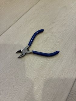 Diagonal Cutting Pliers with Blue Handles