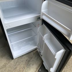 3.1 Cu Feet Mini Fridge In Black