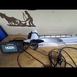 54 LB Trolling Motor With Hook 7” Lowrance GPS / Fish Finder