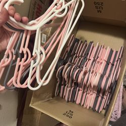 70 Kids Hangers 