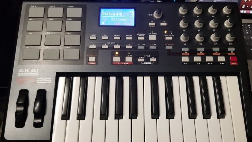 Akai pro MPK25 USB/MIDI Keyboard In Box