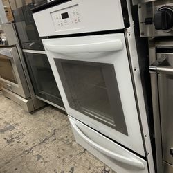 Frigidaire white Gas Oven 24” Wide