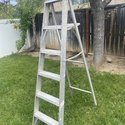 Selling A Aluminum 6’ Ladder In Good Condition 