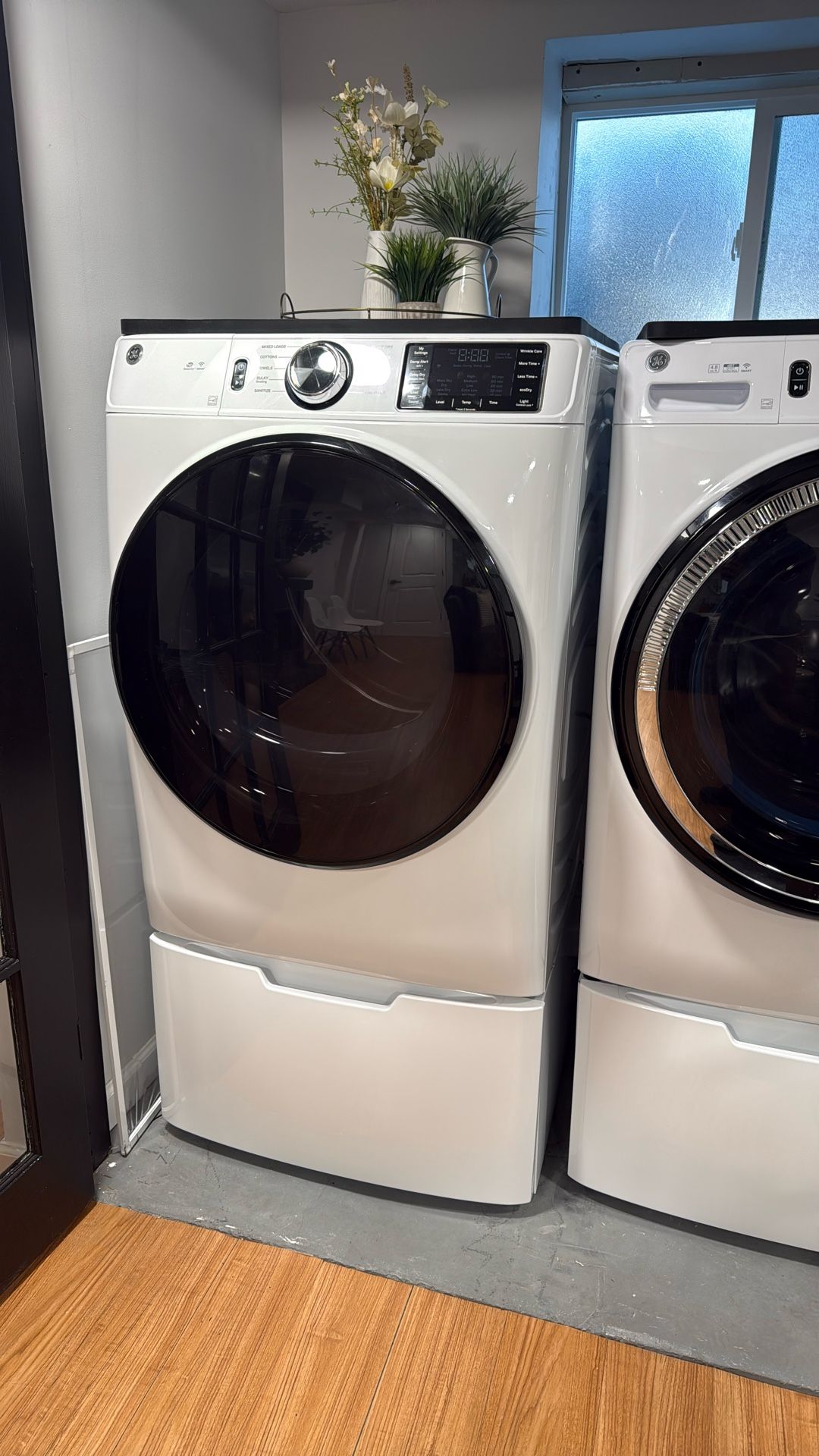 GE Washer/Dryer Laundry Pedestal with Storage Drawer