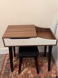 Makeup vanity