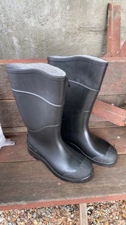 Unisex Rain boots and water proof.
