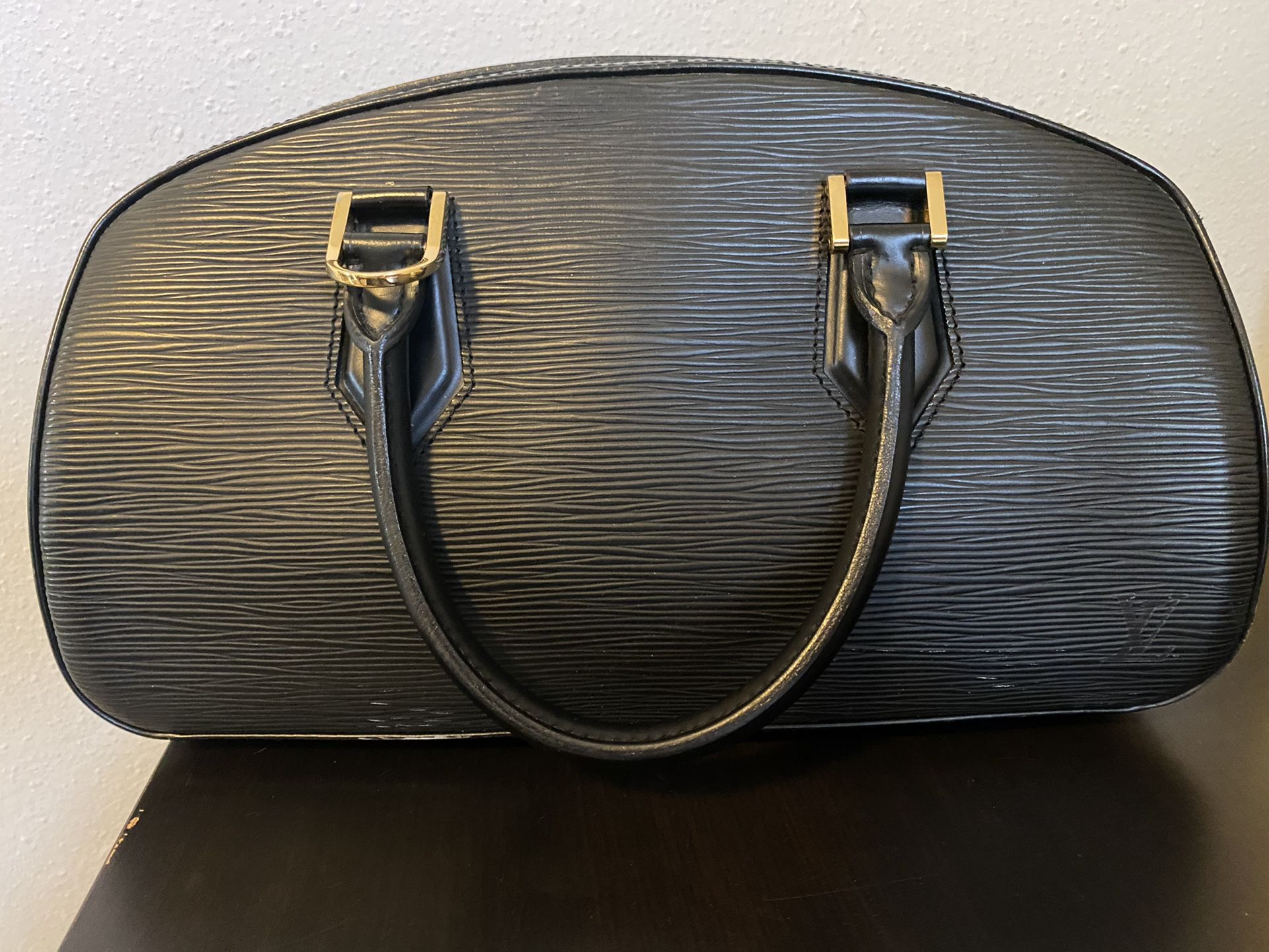 Louis Vuitton Handbag - 100 %authentic