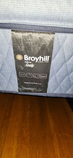 KING SIZE SEALY BOYHIL