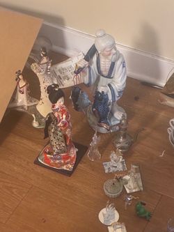 Geisha figures and pics