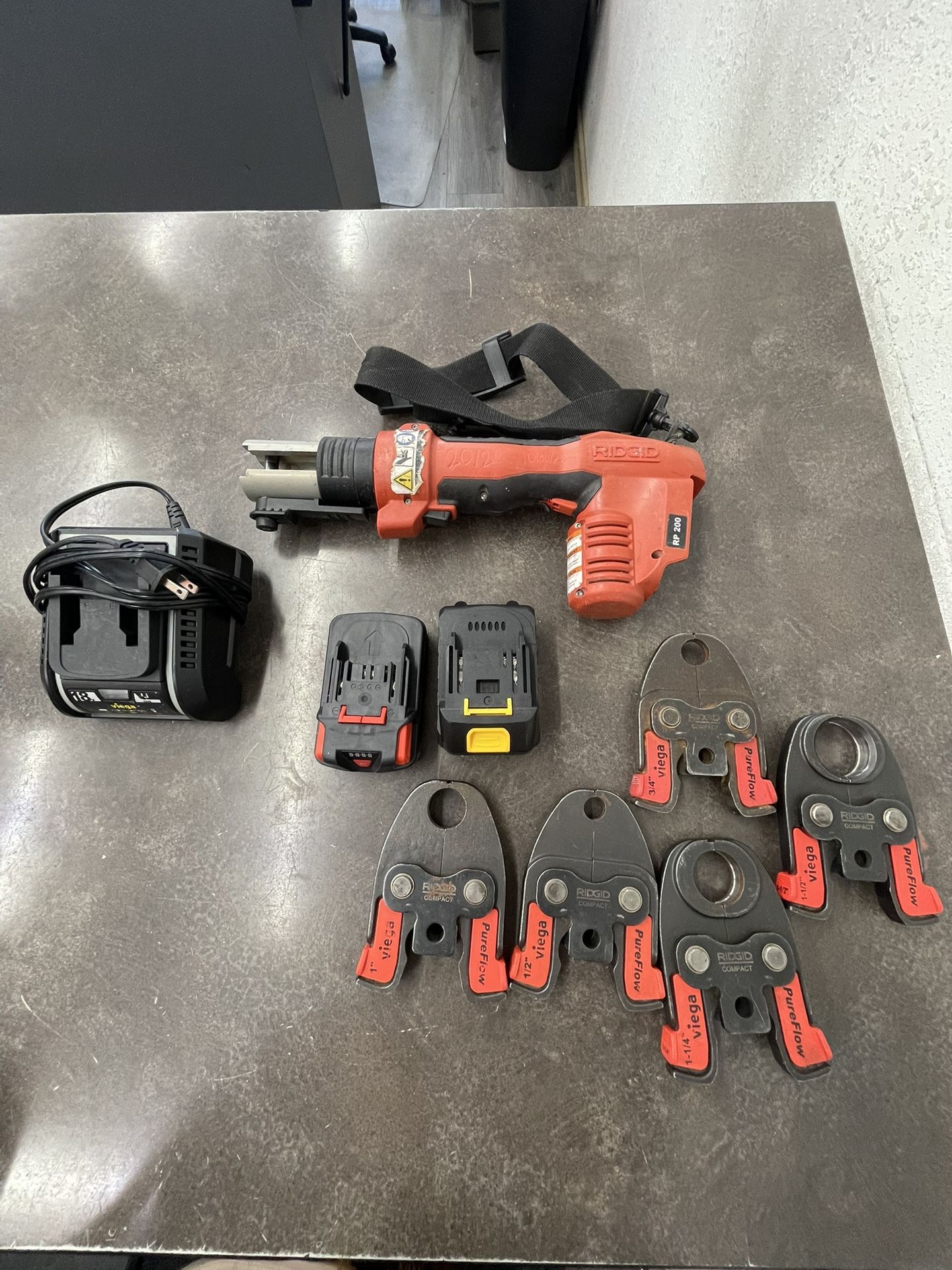 Ridgid Cordless Press Tool Kit RP-200B