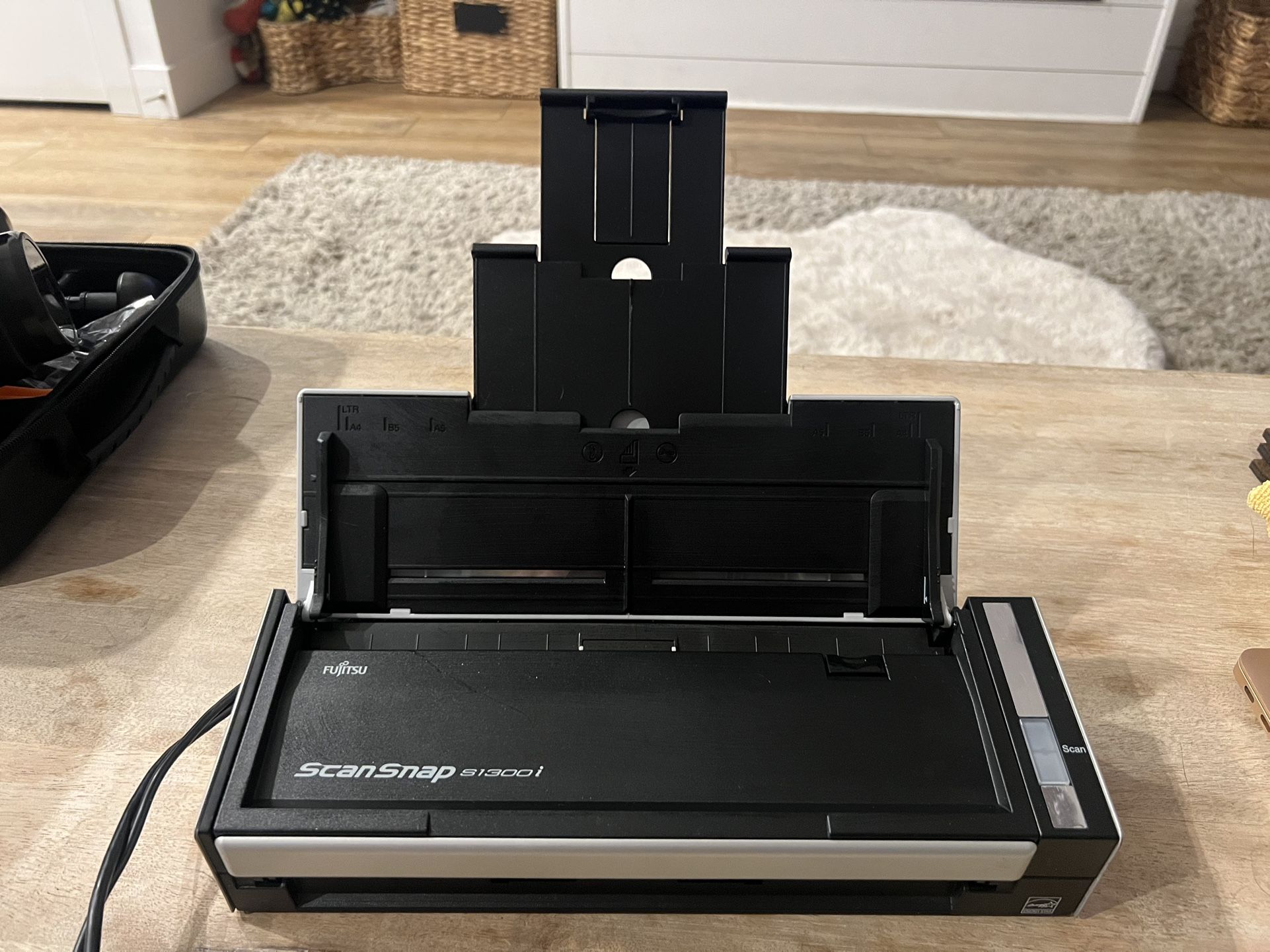 Photo Scanner Fujitsu ScanSnap S1300i Portable Scanner - Fast