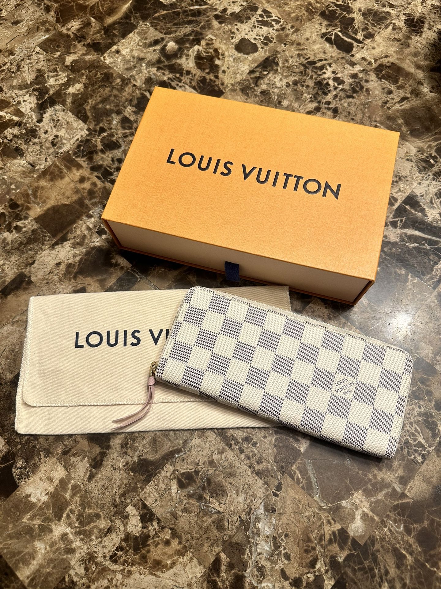 STUNNING AUTHENTIC LOUIS VUITTON WALLET 