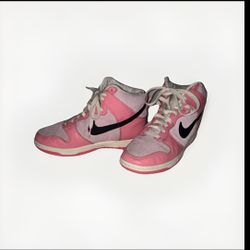 Pink Nike dunk size 7 men’s 8.5 women’s