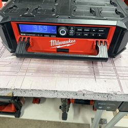 Milwaukee Packout Bluetooth Radio/ Charger 