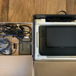 Wacom Cintiq 12WX 12-Inch Pen Display 