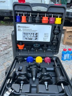 POWERBUILT® Kit 70 Cooling System Pressure Test Kit 22pc. La trousse de testeurs pour circuit de refroidissement Juego de prueba para sistemas de entr