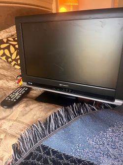 Emerson/Funai 19” LCD TV/DVD Combo Model #LD195EMX W/Remote-Gaming/Tested-Works