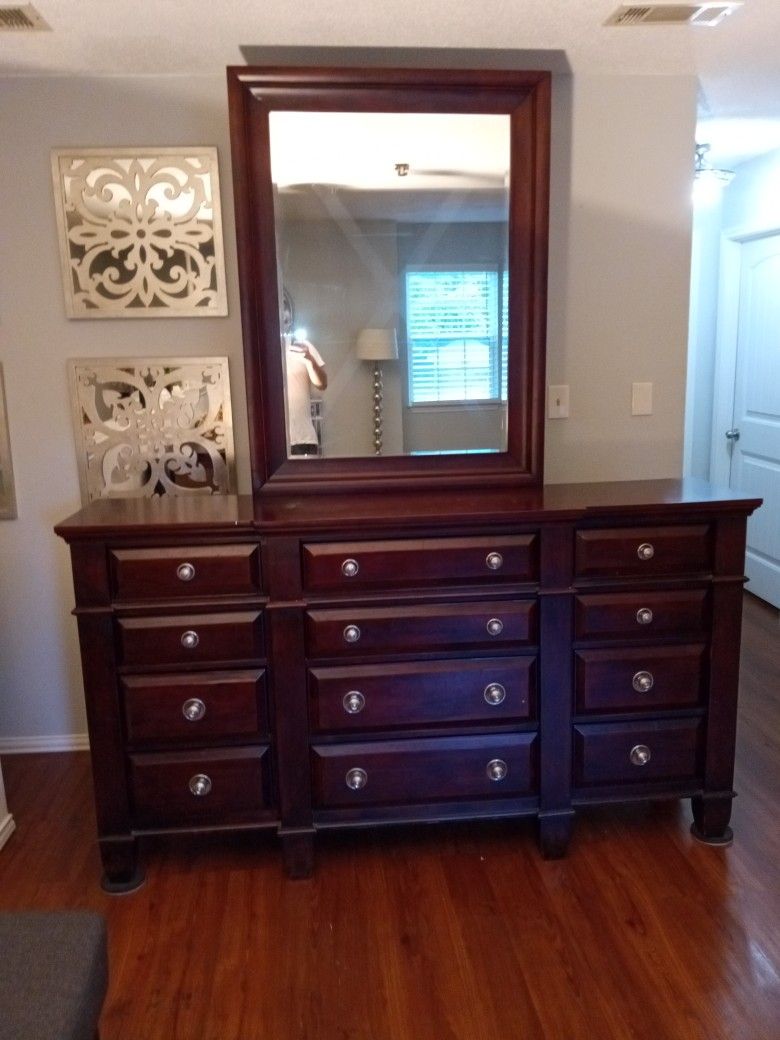 Queen Headboard 2 Night Stands And Dresser