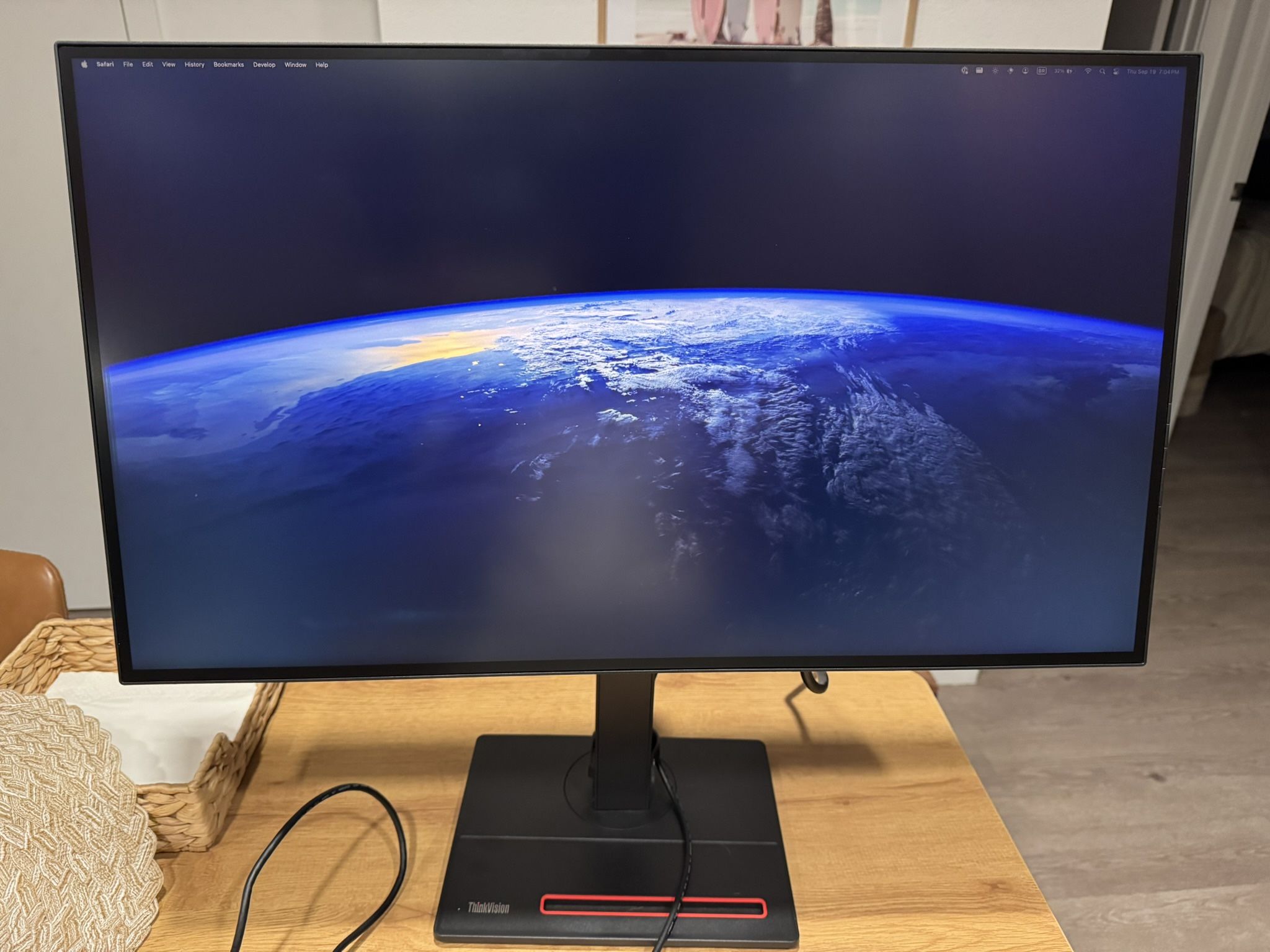 ThinkVision P27H-20 27-inch QHD Monitor with Embedded Dockstation