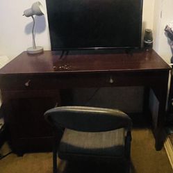 Desk With Tv 