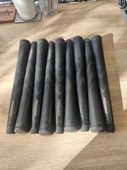 JumboMax Ultralite Blackout Golf Grips - Medium (9)